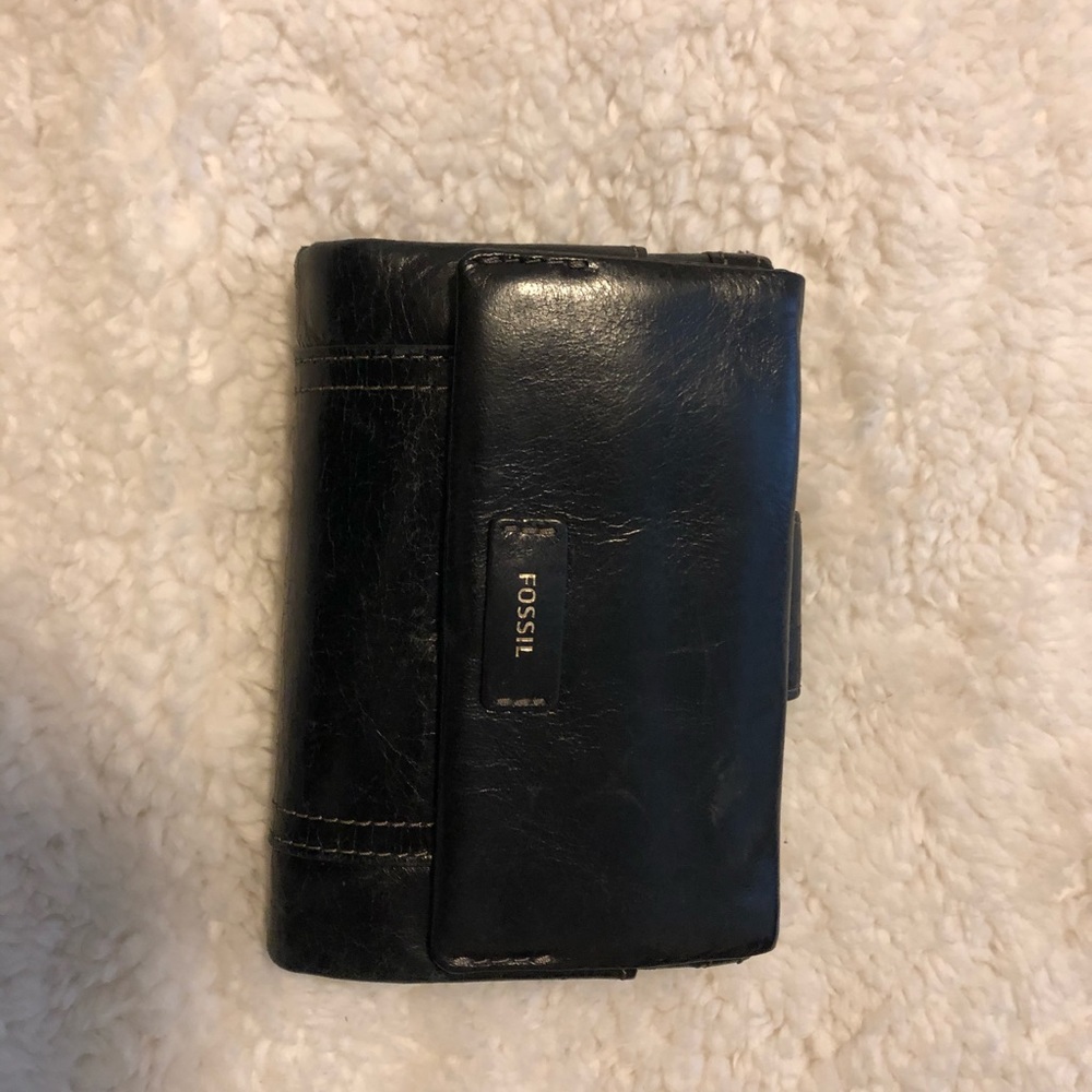 Fossil Black Leather Compact Wallet with Logo Plaque